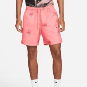 Men’s Nike lined swim trunks.